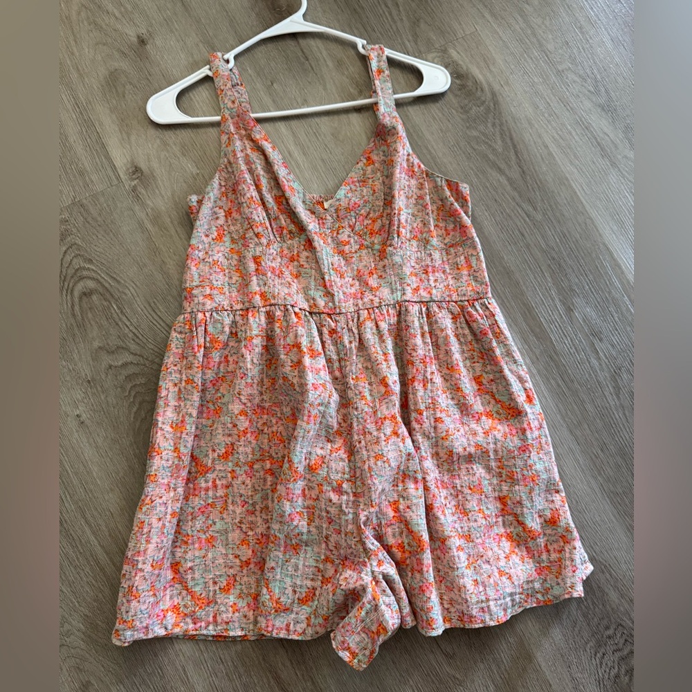 AMERICAN EAGLE Floral Sleeveless Romper